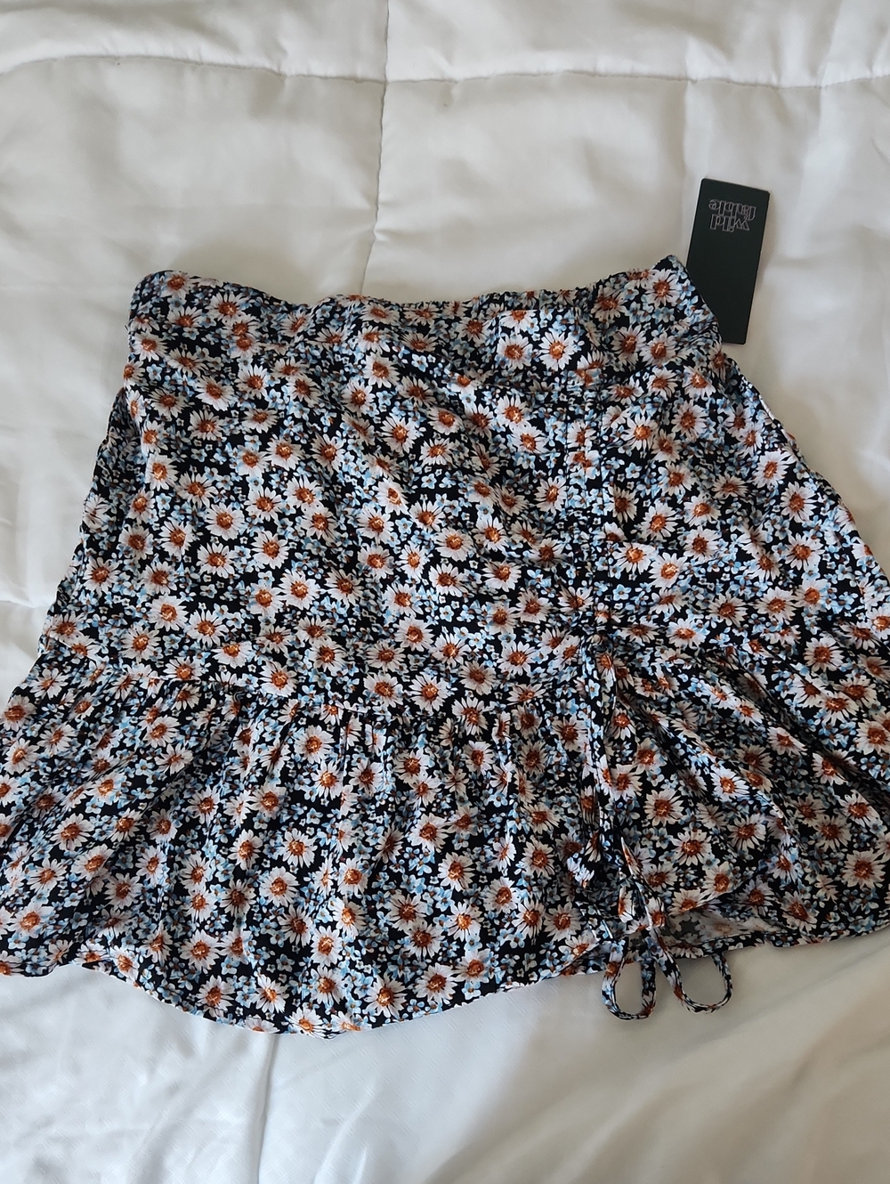 Wild Fable floral Ruffle Mini Skirt - Black with White & Brown Daisy Print